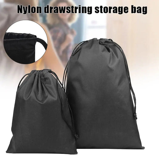 Pochette de rangement en nylon imperméable avec cordon de serrage. CAMPAERO